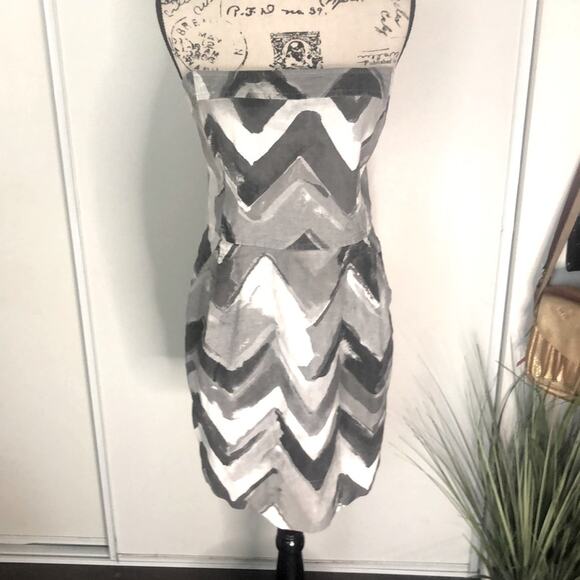 Banana Republic Linen Strapless Chevron dress Size 10 - Picture 2 of 9